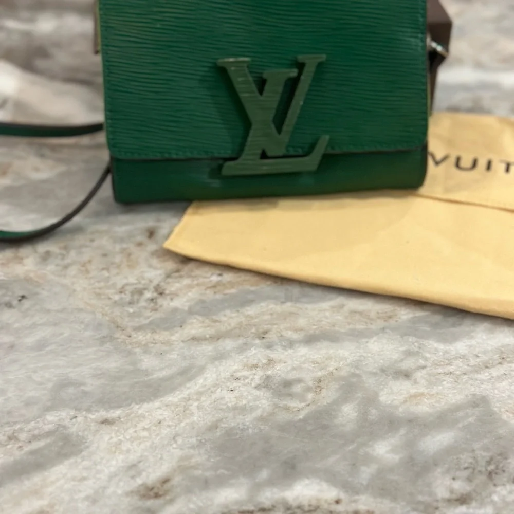 Louis Vuitton Green Crossbody Bag - Picture 5 of 5